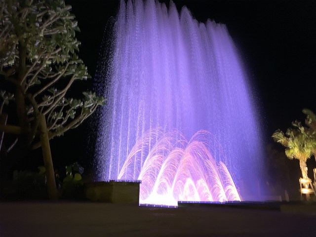 名城ビーチ噴水夜